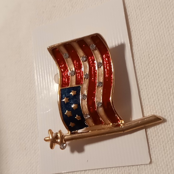 Vintage Lapel pin American flag with crystals & enamel overlay - Picture 3 of 5
